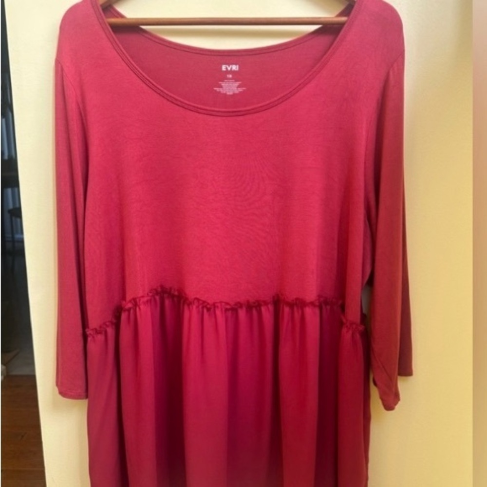 💸 CLOSET CLEAROUT 💸

EVRI Women's Berry Color top. 1X. Relaxed fit. Scoop neck